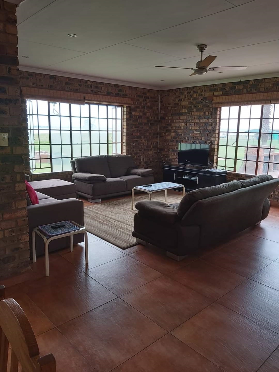 7 Bedroom Property for Sale in Oranjeville Free State